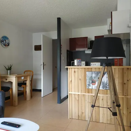 Studio Bien Situe Avec Balcon Et Place De Parking * ル・モンドール