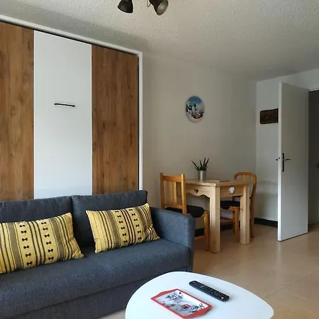 Studio Bien Situe Avec Balcon Et Place De Parking * ル・モンドール